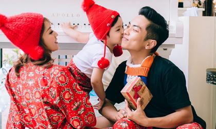Gia đình Khánh Thi và Phan Hiển đầm ấm, hạnh phúc trong bộ ảnh đón Giáng sinh