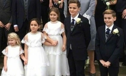 Harper xinh xắn như thiên thần khi làm phù dâu nhí