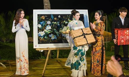 Lý Nhã Kỳ 'chặt chém' Hoa hậu Đại Dương trong buổi đấu giá từ thiện