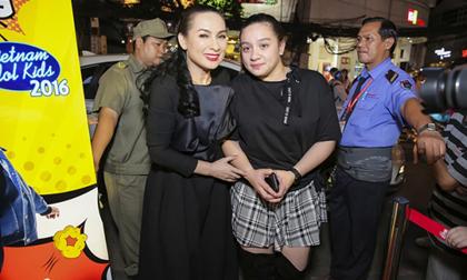 Phi Nhung lẫn đẫn dẫn con gái ruột và các con nuôi xuất hiện tại sự kiện