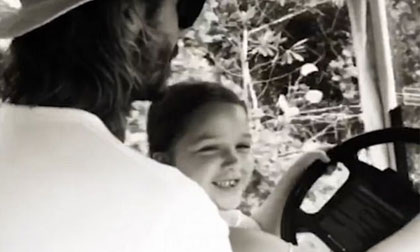 Vợ chồng David Beckham bị chỉ trích vô trách nhiệm vì để con gái 6 tuổi Harper cầm vô lăng