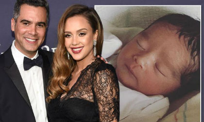 'Thiên thần bóng tối' Jessica Alba hạ sinh quý tử đúng dịp chào năm mới