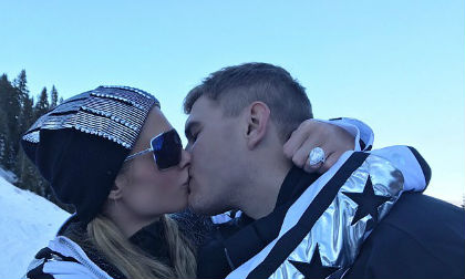 Paris Hilton nhận lời cầu hôn của 'phi công trẻ' trong kỳ nghỉ ở Aspen