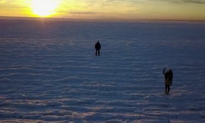 Nước biển đóng băng kinh ngạc trong đợt rét kỷ lục ở Mỹ