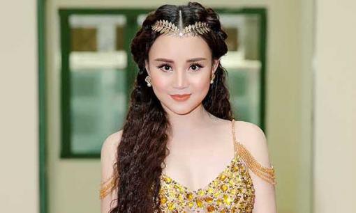 Vy Oanh hoá nữ thần, nhận giải Cống hiến tại Làn sóng xanh 2018