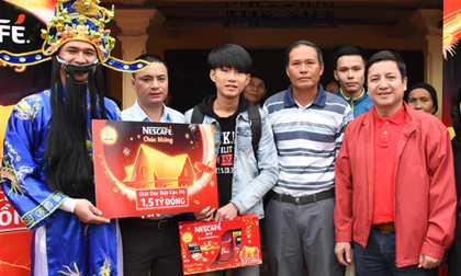 Chí Trung lặn lội đường xa trao tặng căn nhà 1,5 tỷ đồng cho hai mẹ con nghèo