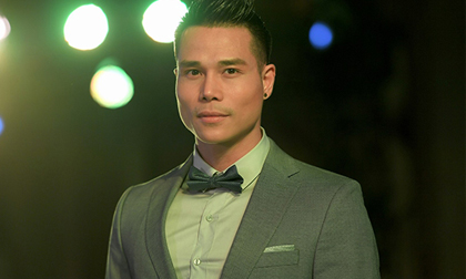 Nam vương Tiến Đoàn bất ngờ về nước, xuất hiện giữa dàn người đẹp