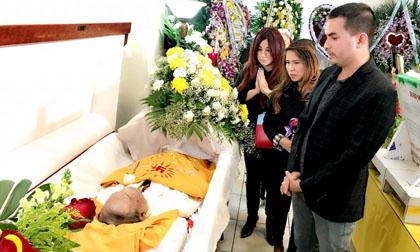 Vợ cũ Bằng Kiều và Đức Tiến đến viếng nghệ sĩ Văn Chung ở Mỹ