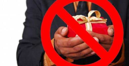 Chớ dại tặng những món quà này ngày đầu năm: Vì mang tới xui xẻo cho người khác hoặc tự rước họa vào thân