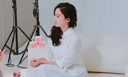 Kim Tae Hee tái xuất đẹp say lòng người sau gần 4 tháng sinh con