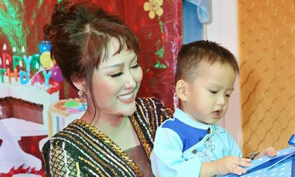 Phi Thanh Vân tổ chức sinh nhật tròn 2 tuổi cho con trai