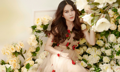 Nam Em hóa công chúa hoa trong bộ ảnh thời trang rực rỡ đón Tết