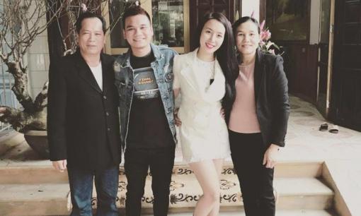 Khắc Việt đưa bạn gái DJ xinh đẹp về quê đón tết 