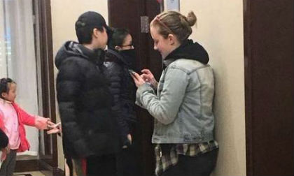 Châu Tấn công khai hẹn hò con gái Vương Phi dịp đầu năm mới tại quê nhà 