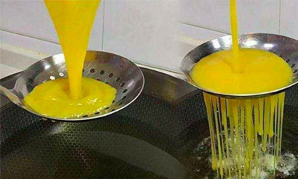 Mẹo chế biến trứng kiểu mới xốp ngon ngây ngất từ muôi thủng 