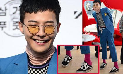 Xuất hiện với thần thái sang chảnh, G-Dragon vẫn khiến fan 'cười bò' với thói quen đi giày giẫm gót