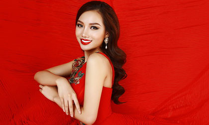 'Nữ hoàng sắc đẹp' Hoàng Thu Thảo khoe thân hình đồng hồ cát