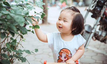 Khoảnh khắc thiên thần của 2 con ca sĩ Tuấn Hưng