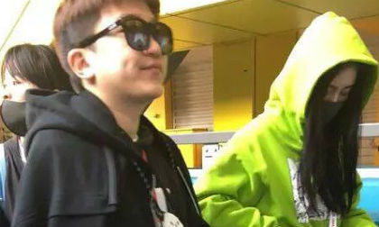 Du hí Nhật Bản, Dương Mịch không đi cùng ông xã Lưu Khải Uy mà lại sánh đôi với người đàn ông này