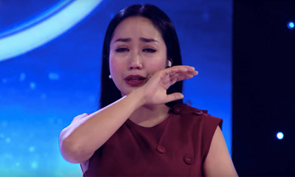 Nhớ lại cúc sốc mất cha, Ốc Thanh Vân khóc nức nở trên truyền hình