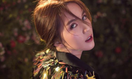 Ngọc Trinh cuốn hút khó cưỡng với thần thái quyến rũ trong đầm xuyên thấu