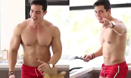 Chàng 'đầu bếp' sở hữu body cực chuẩn khiến chị em rủ nhau xem nườm nượp