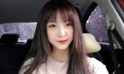 Hot girl đình đám Thái Lan cover 'Em gái mưa' ngọt lịm đốn tim dân mạng