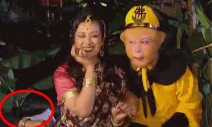 Nhặt sạn phim Hoa ngữ: Đồng hồ xuất hiện trong Tây Du Ký, thời xưa đã sử dụng điện thoại