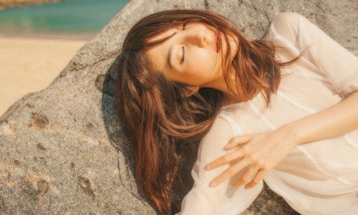 Diễm My khoe đường cong cơ thể nóng bỏng trong váy xuyên thấu