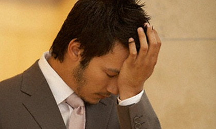 Từ khi sếp chuyển đến khu chung cư làm hàng xóm láng giềng, thì cũng là lúc hạnh phúc gia đình tôi bị đe dọa