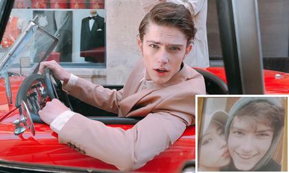 Chàng trai Tây trong MV mới của Min đang khiến dân mạng phát sốt là ai?