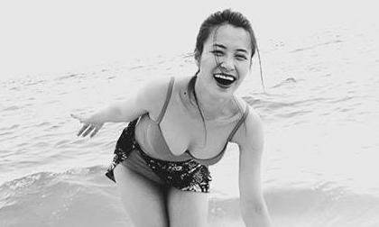 Đông Nhi khiến fan 'sốt sình sịch' khi mặc bikini khoe thân hình mướt mắt