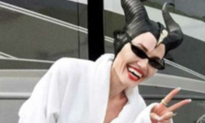 Hé lộ hình ảnh nhắng nhít hiếm có của Angelina Jolie trên phim trường 'Tiên hắc ám 2'