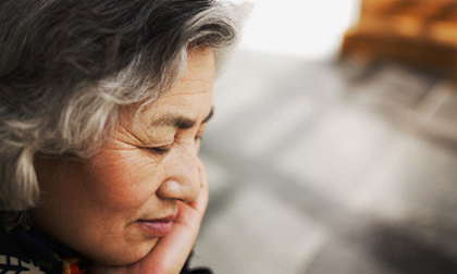 Khi tôi khuyên con gái ly hôn để giải phóng bản thân khỏi người chồng cay độc, con tôi cười và nói một câu khiến tôi day dứt ân hận