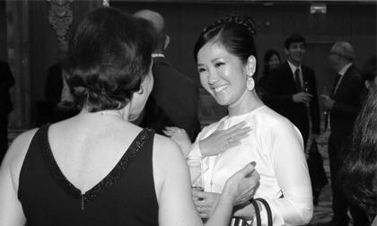 Hết dự sinh nhật Hoàng thái tử Đan Mạch, Hồng Nhung lại được mời đến tiệc mừng lễ Quốc khánh nước Ý