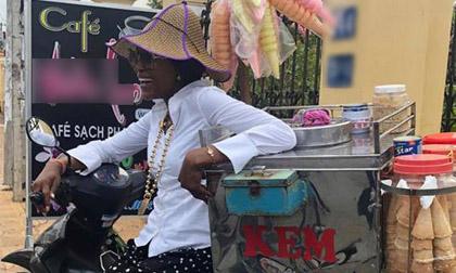 Sang chảnh ngút trời, thật khó ngờ Naomi Campbell lại giản dị và đáng yêu bên chiếc xe kem Việt Nam thế này