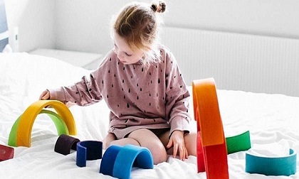 Muốn con lớn lên thông minh hơn người, bố mẹ không nên bỏ qua 9 món đồ chơi theo phương pháp Montessori
