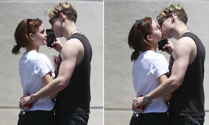 1 tháng sau tin tức chia tay, Emma Watson và nam diễn viên 'Glee' lại hôn nhau say đắm trên phố