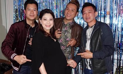 'Bà bầu' Thanh Thảo vui hết mình trong tiệc sinh nhật MC Kỳ Duyên 