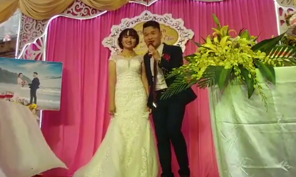 Chú rể điển trai hát cực hay tặng cô dâu trong đám cưới khiến dân mạng 'tan chảy'