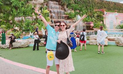 Lâm Khánh Chi và chồng trầm trồ khi tới tham quan nhà tỉ phú giàu nhất Thái Lan