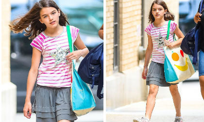 Sau tin đồn sắp được gặp bố, Suri vui vẻ thả dáng trên phố với đôi chân đã được tháo nẹp