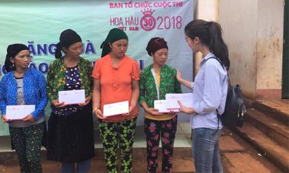 Đỗ Mỹ Linh giản dị đi cứu trợ đồng bào miền Bắc bị mưa lũ