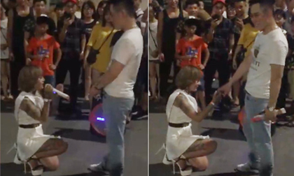 'Hot girl xăm trổ' quỳ gối cầu hôn bạn trai gây xôn xao phố đi bộ Hà Nội