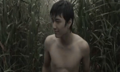 Huỳnh Anh bị 'đào mộ' hình cũ trần như nhộng ngay sau scandal lộ ảnh 'nhạy cảm'