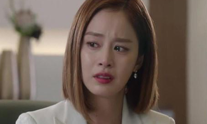 Nhìn thấy mặt chồng sắp cưới của chị gái, tôi bưng mặt khóc nức nở vì một bí mật