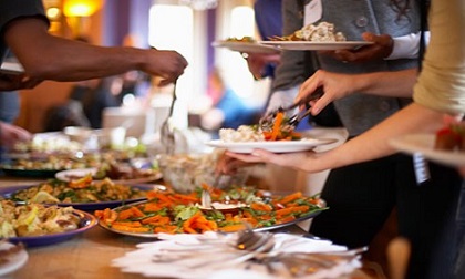 Cách ăn buffet để thưởng thức được nhiều mà không lo bị lỗ