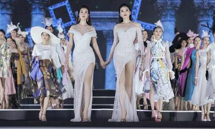 Lần đầu tiên Đỗ Mỹ Linh và Kỳ Duyên nắm tay nhau catwalk tại đêm Người đẹp thời trang – Hoa hậu Việt Nam