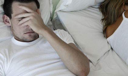 Tôi bàng hoàng khi thấy “vật chứng” mà vợ vứt trong sọt rác kia và còn kinh hãi hơn khi cô ấy thú nhận sự thật