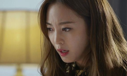 “Ngã ngửa” khi phát hiện tờ giấy giấu dưới nệm dày và bí mật về chồng sắp cưới điển trai